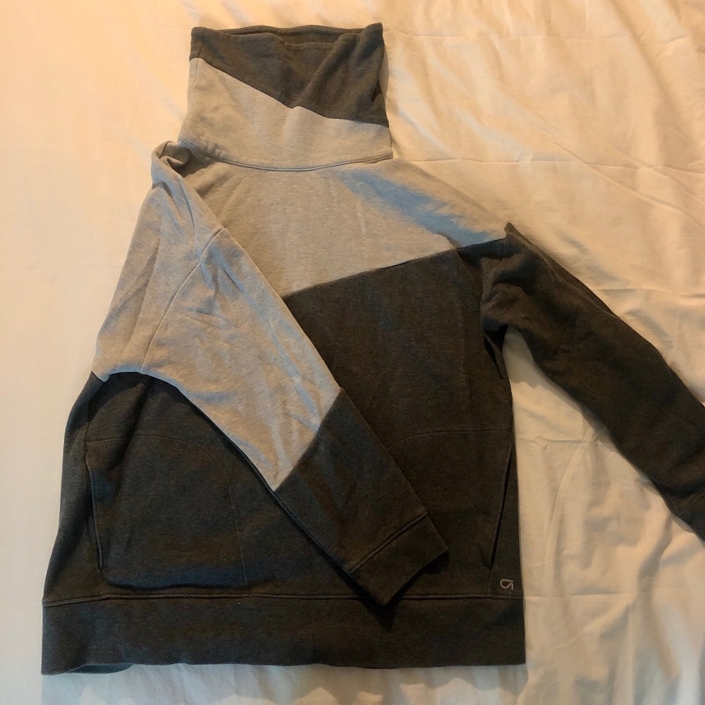 Gap Fit Turtleneck Sweatshirt - Picture 2 of 3